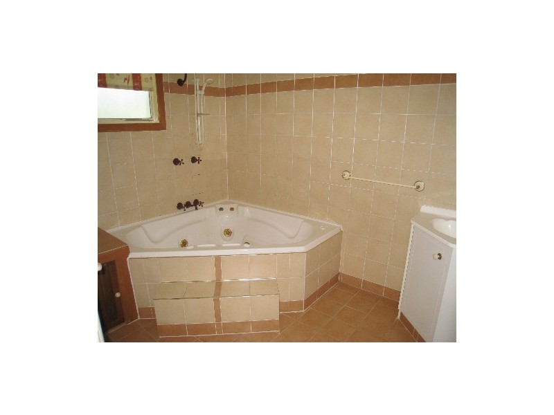 8 Montreal Street, Wishart QLD 4122