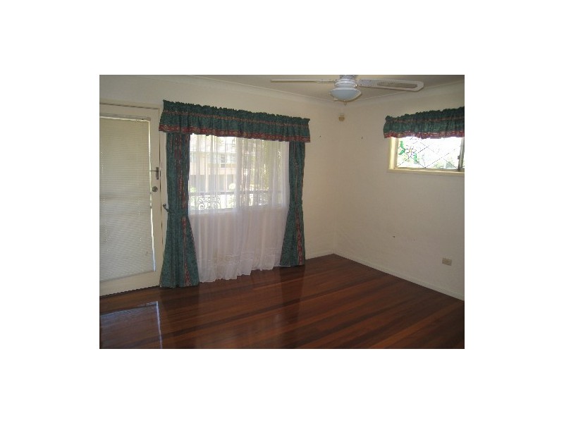 8 Montreal Street, Wishart QLD 4122