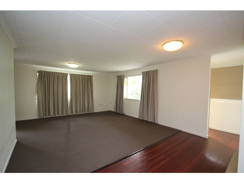 6 Benaud Street, Macgregor QLD 4109