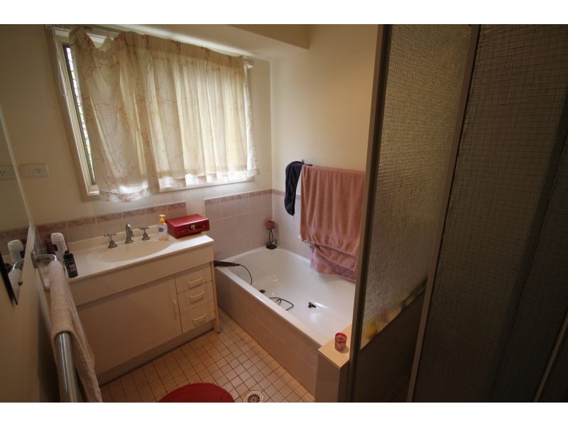 329 Mt Gravatt Capalaba Road, Wishart QLD 4122