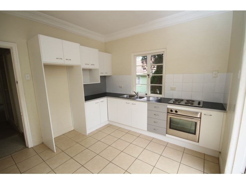 2/70 Newbolt Street, Holland Park QLD 4121