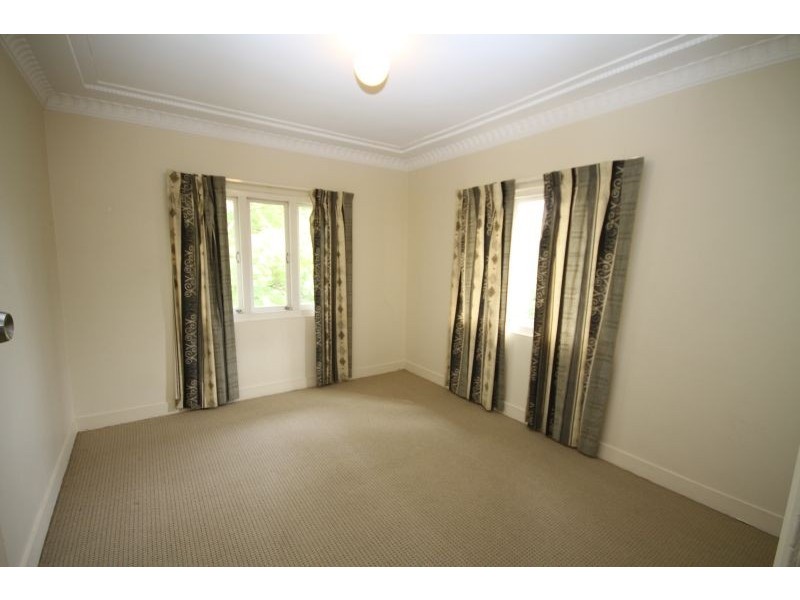 2/70 Newbolt Street, Holland Park QLD 4121