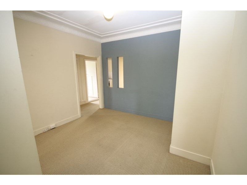 2/70 Newbolt Street, Holland Park QLD 4121