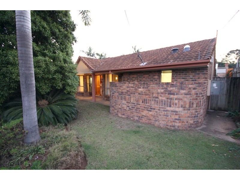24 Le Grand Street, Macgregor QLD 4109