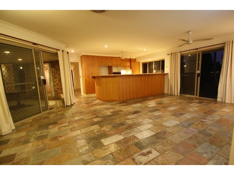 24 Le Grand Street, Macgregor QLD 4109