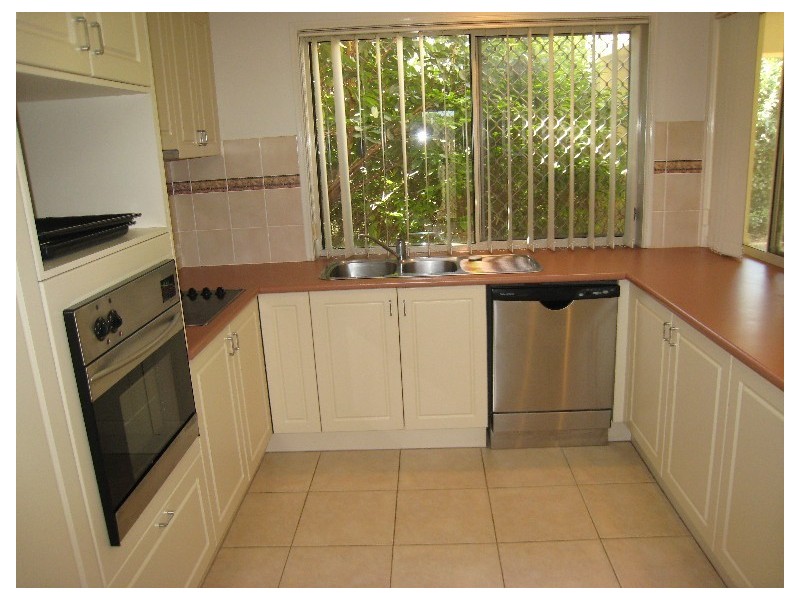 33 Kane Street, Mansfield QLD 4122