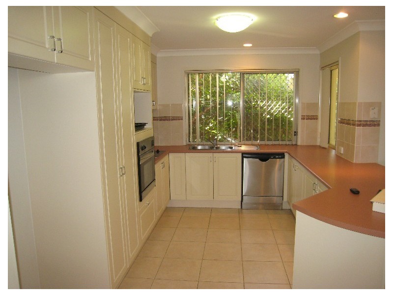 33 Kane Street, Mansfield QLD 4122