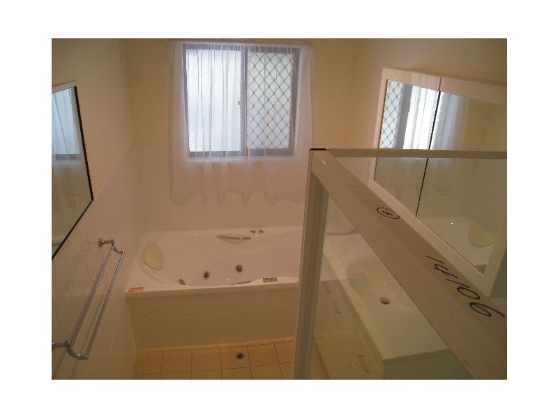 33 Midwood Street, Wishart QLD 4122