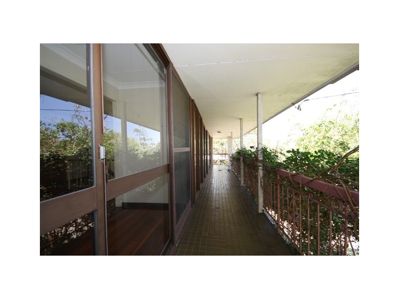 16 Montreal Street, Wishart QLD 4122