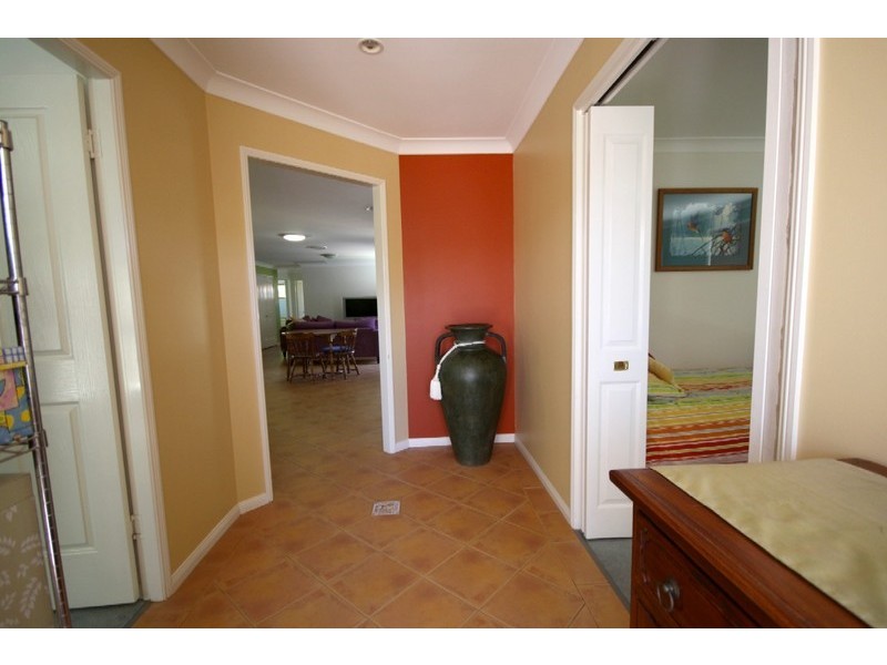8 Ruisdael Place, Mackenzie QLD 4156