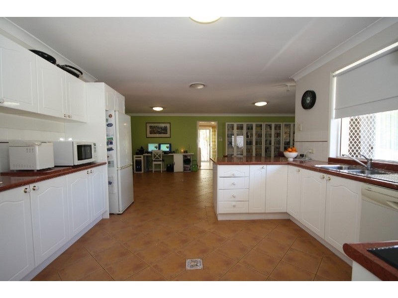 8 Ruisdael Place, Mackenzie QLD 4156