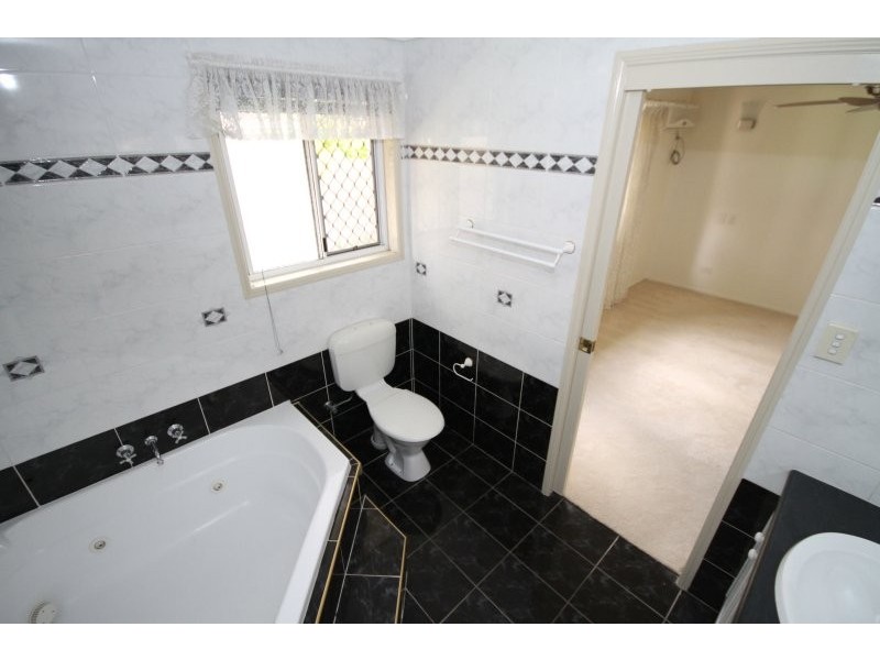 29 Lorikeet Place, Wishart QLD 4122