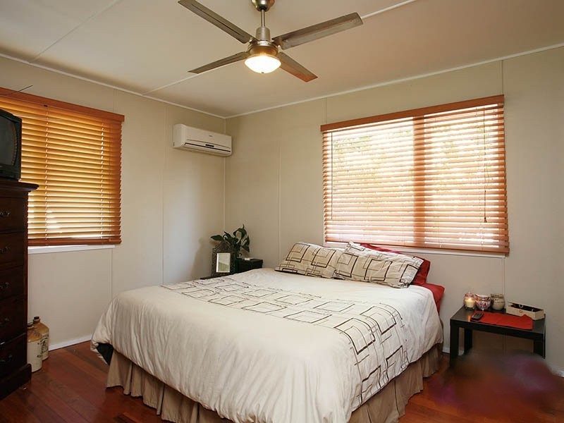 4 Arura Street, Mansfield QLD 4122