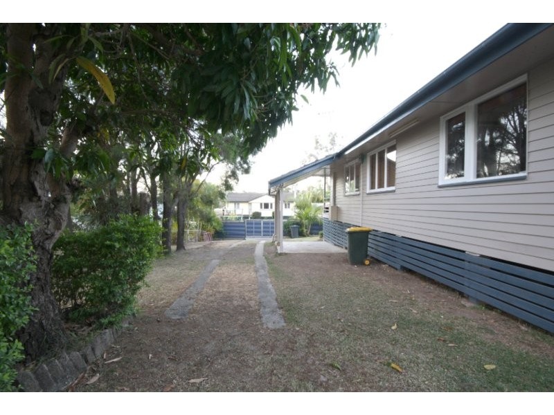 4 Arura Street, Mansfield QLD 4122