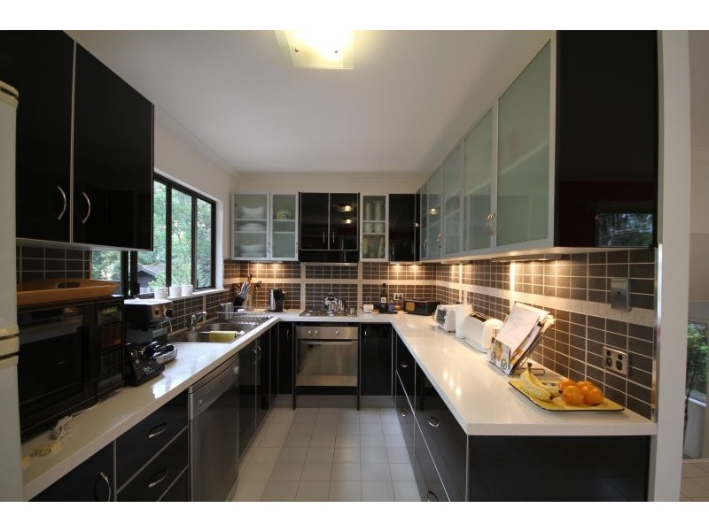 10 Baloo Street, Holland Park QLD 4121