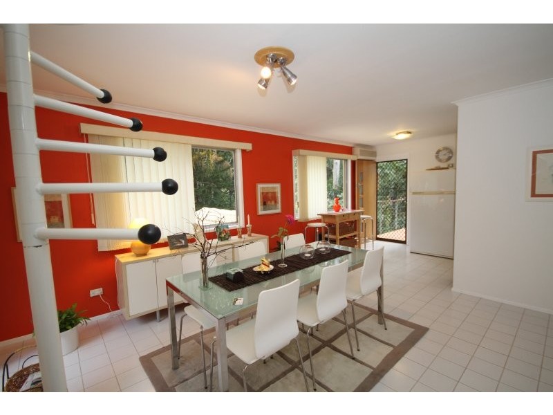 10 Baloo Street, Holland Park QLD 4121