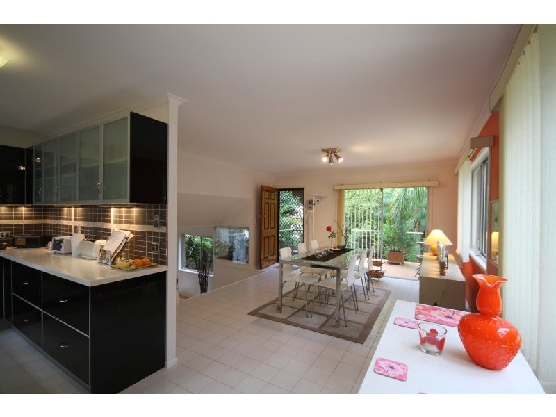 10 Baloo Street, Holland Park QLD 4121