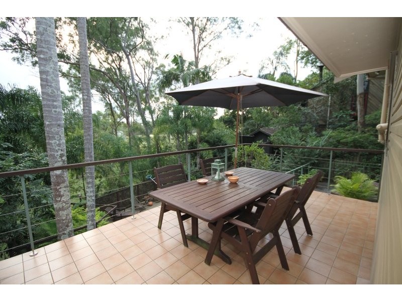 10 Baloo Street, Holland Park QLD 4121