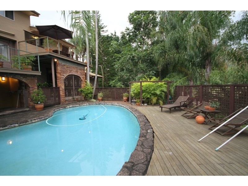 10 Baloo Street, Holland Park QLD 4121