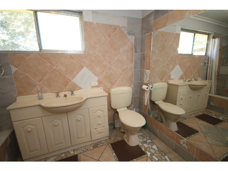 60 Grout Street, Macgregor QLD 4109