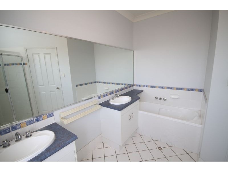 4 Brossard Court, Mansfield QLD 4122