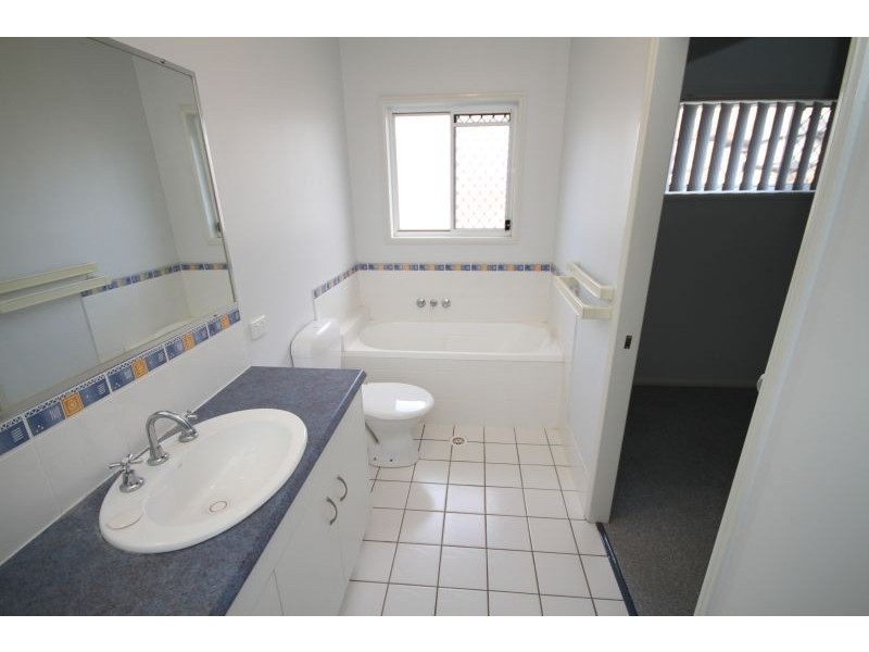 4 Brossard Court, Mansfield QLD 4122