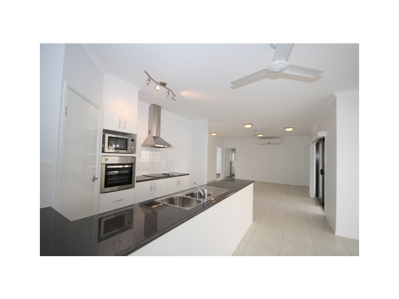 1 Sandalwood Close, Mackenzie QLD 4156