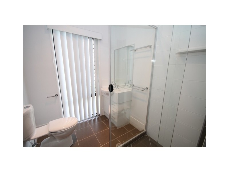 1 Sandalwood Close, Mackenzie QLD 4156
