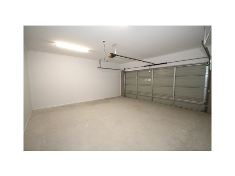1 Sandalwood Close, Mackenzie QLD 4156