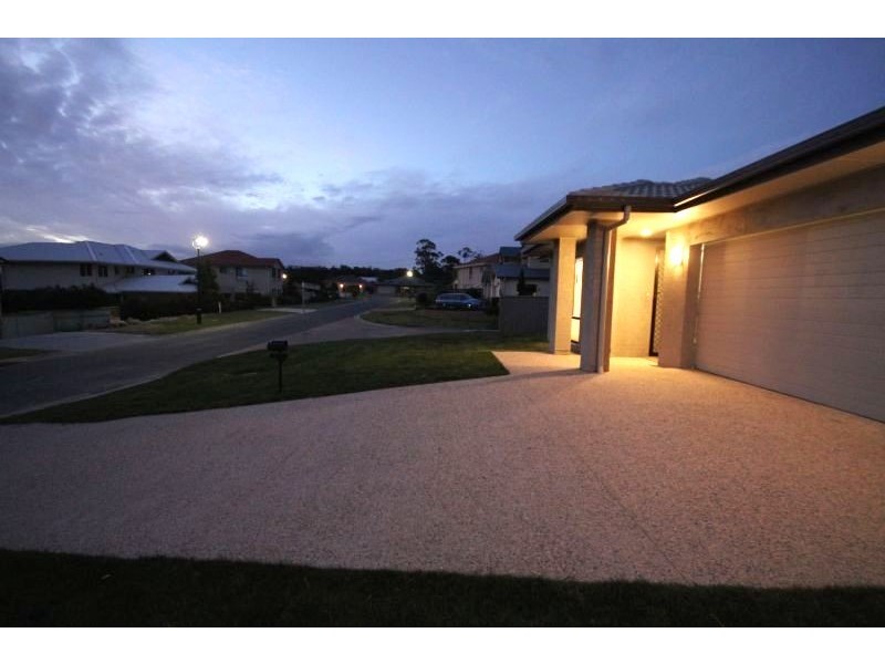 1 Sandalwood Close, Mackenzie QLD 4156