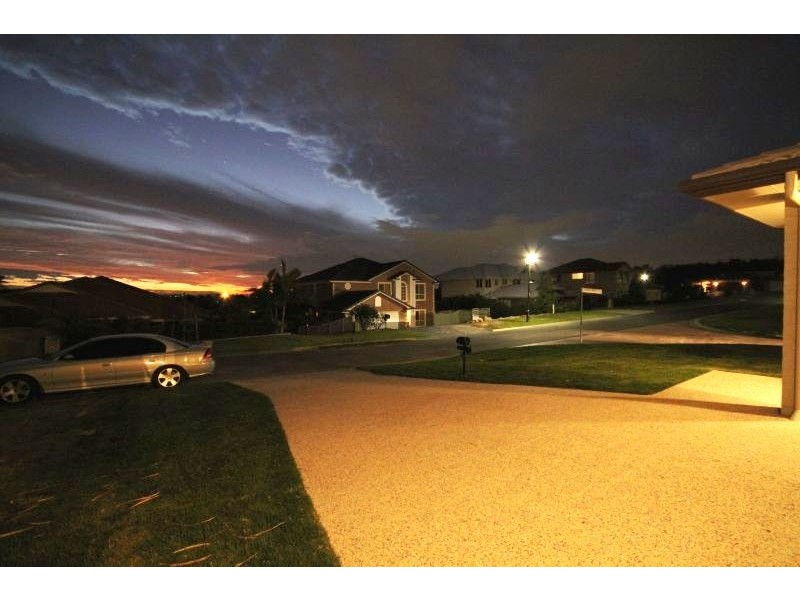 1 Sandalwood Close, Mackenzie QLD 4156
