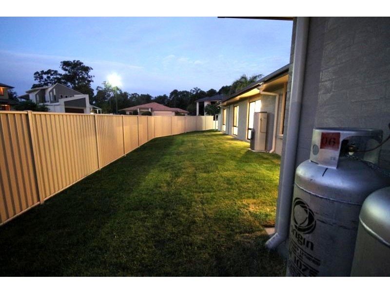 1 Sandalwood Close, Mackenzie QLD 4156