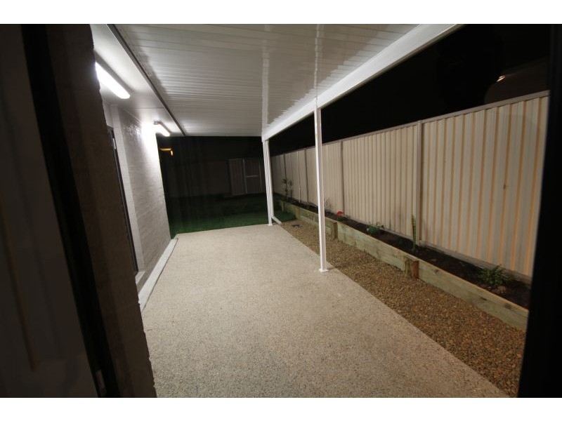 1 Sandalwood Close, Mackenzie QLD 4156