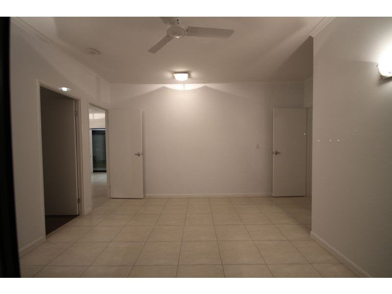 1 Sandalwood Close, Mackenzie QLD 4156