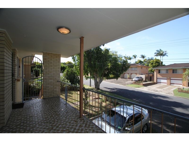 9 Miandetta  Street, Mansfield QLD 4122