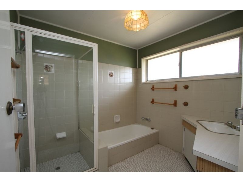 9 Miandetta  Street, Mansfield QLD 4122