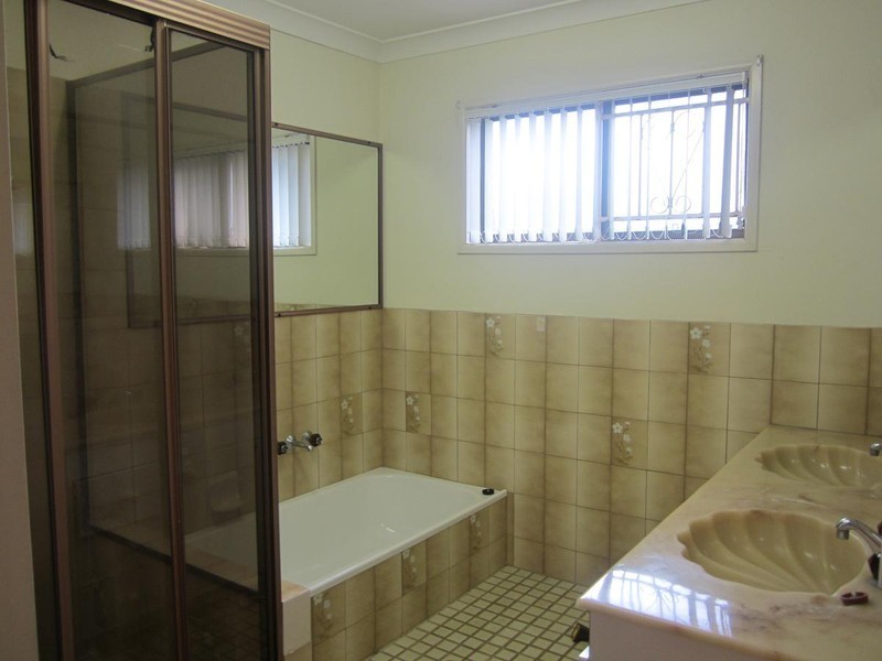 325 Mt Gravatt Capalaba Road, Wishart QLD 4122
