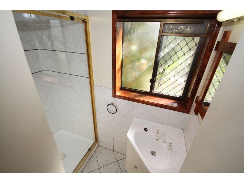 5  Raytor Street (Flat), Mansfield QLD 4122