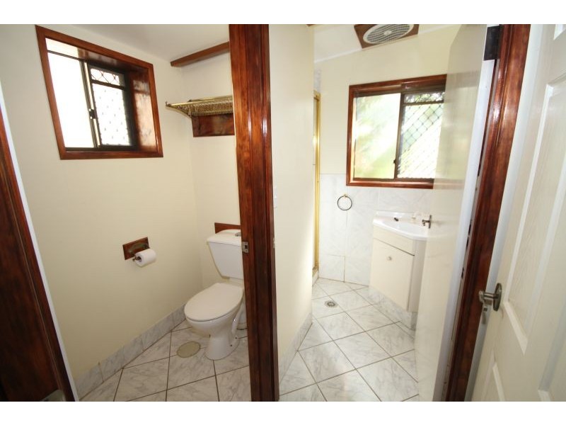 5  Raytor Street (Flat), Mansfield QLD 4122