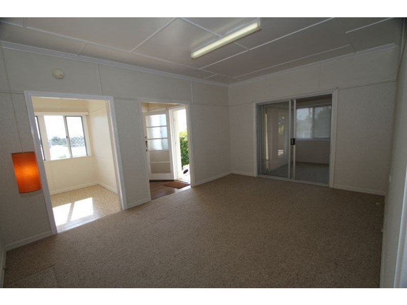 8 Waratah  Avenue, Carina QLD 4152