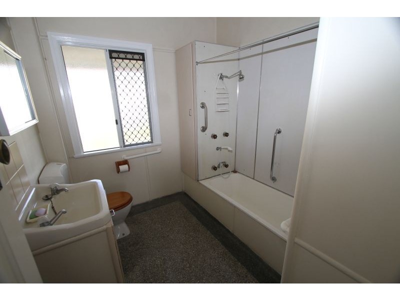 8 Waratah  Avenue, Carina QLD 4152