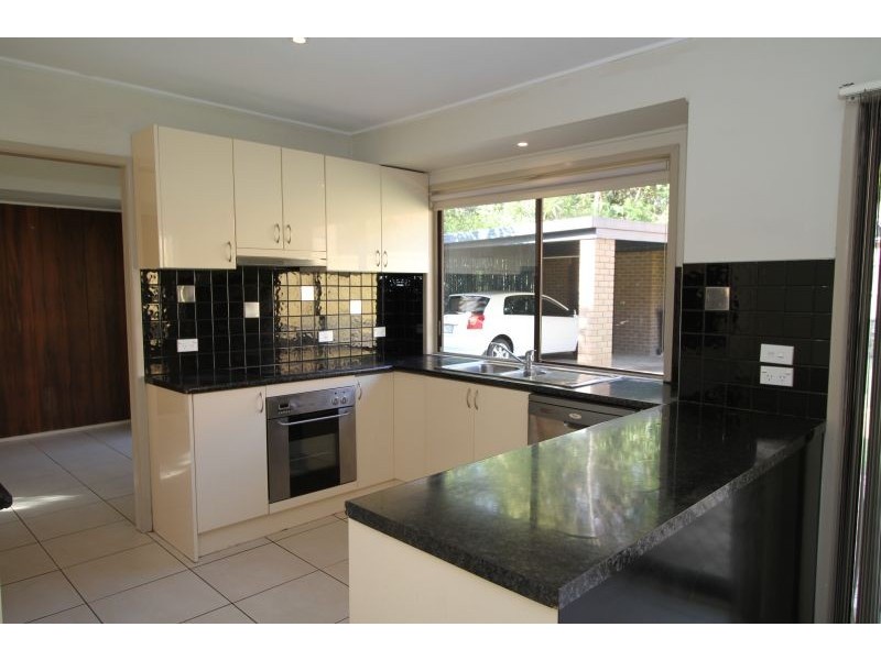 18 Montreal Street, Wishart QLD 4122