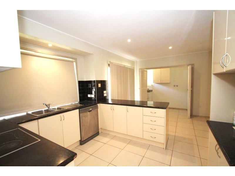 18 Montreal Street, Wishart QLD 4122