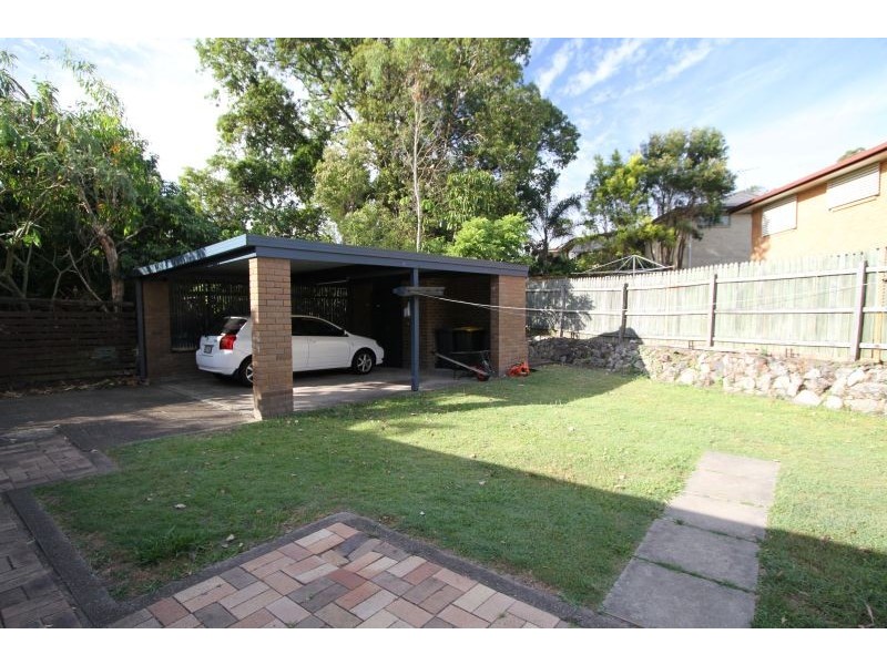 18 Montreal Street, Wishart QLD 4122