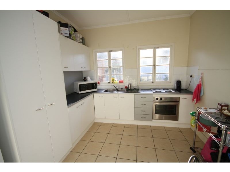 1 / 70 Newbolt Street, Holland Park QLD 4121