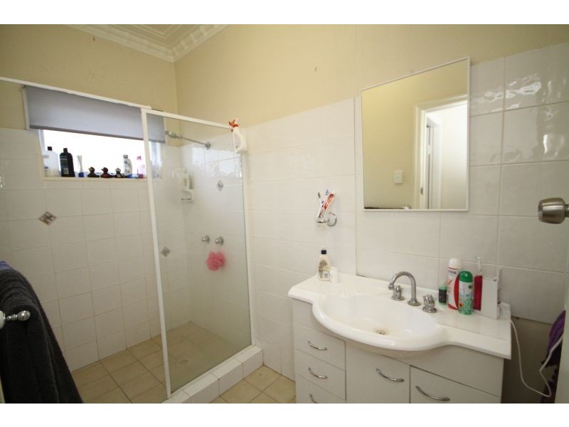 1 / 70 Newbolt Street, Holland Park QLD 4121