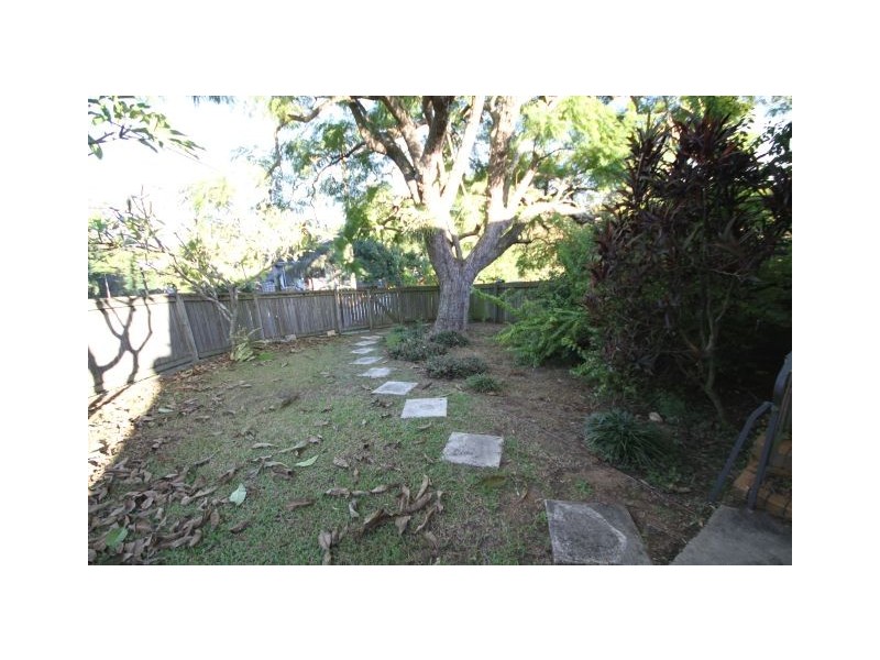 1 / 70 Newbolt Street, Holland Park QLD 4121