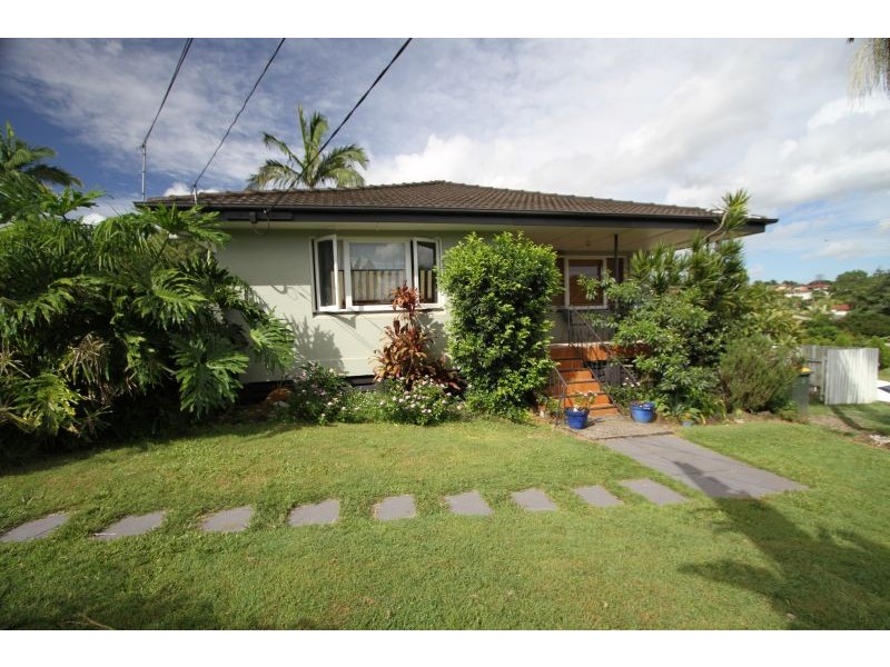 37 Amoria Street, Mansfield QLD 4122