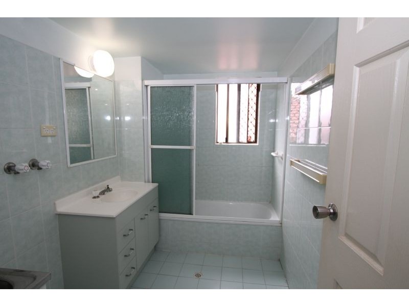 2 / 284 CAVENDISH   ROAD, Coorparoo QLD 4151