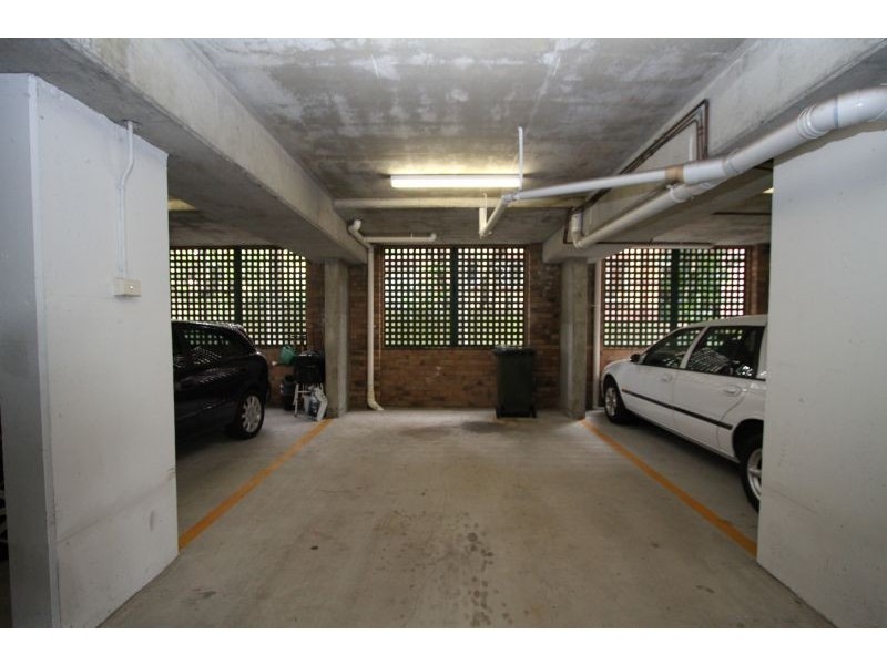 2 / 284 CAVENDISH   ROAD, Coorparoo QLD 4151